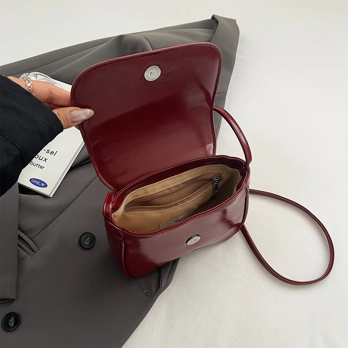 Minimalist Crossbody Bag – Chic Everyday Style