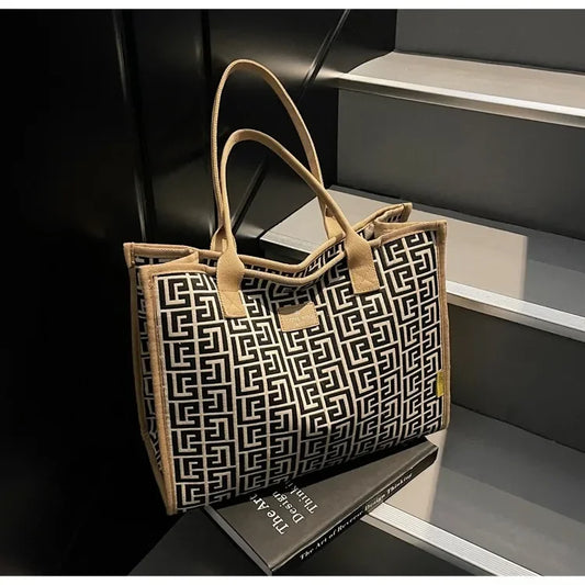 Elegant Ladies Tote Purse – Modern Design