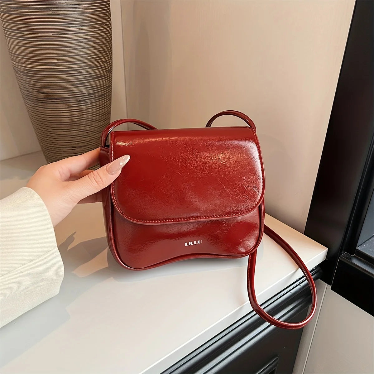 Minimalist Crossbody Bag – Chic Everyday Style