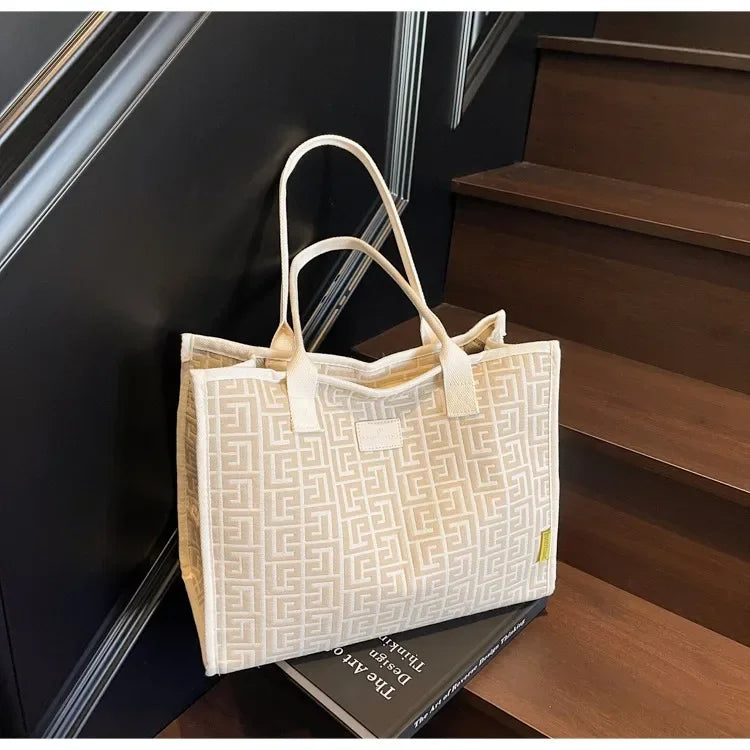 Elegant Ladies Tote Purse – Modern Design