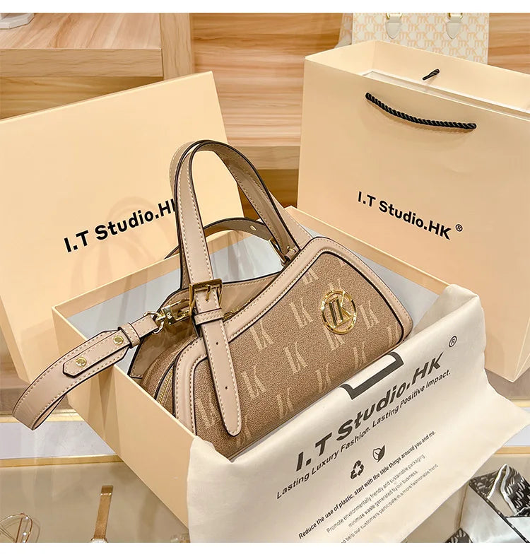 Luxury Women’s Handbag – Elegant & Timeless