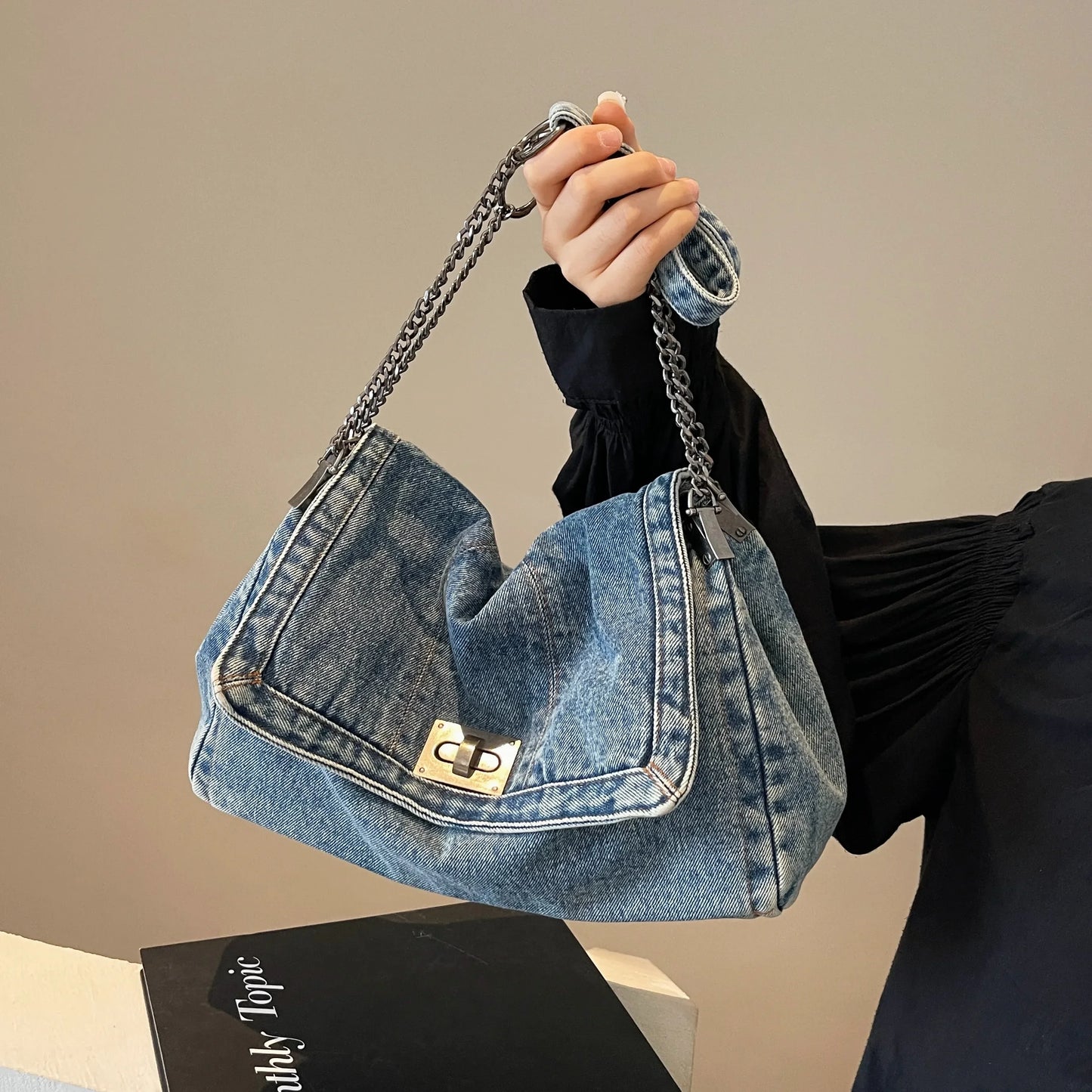Denim Shoulder Bag – Trendy 2025