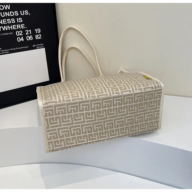 Elegant Ladies Tote Purse – Modern Design