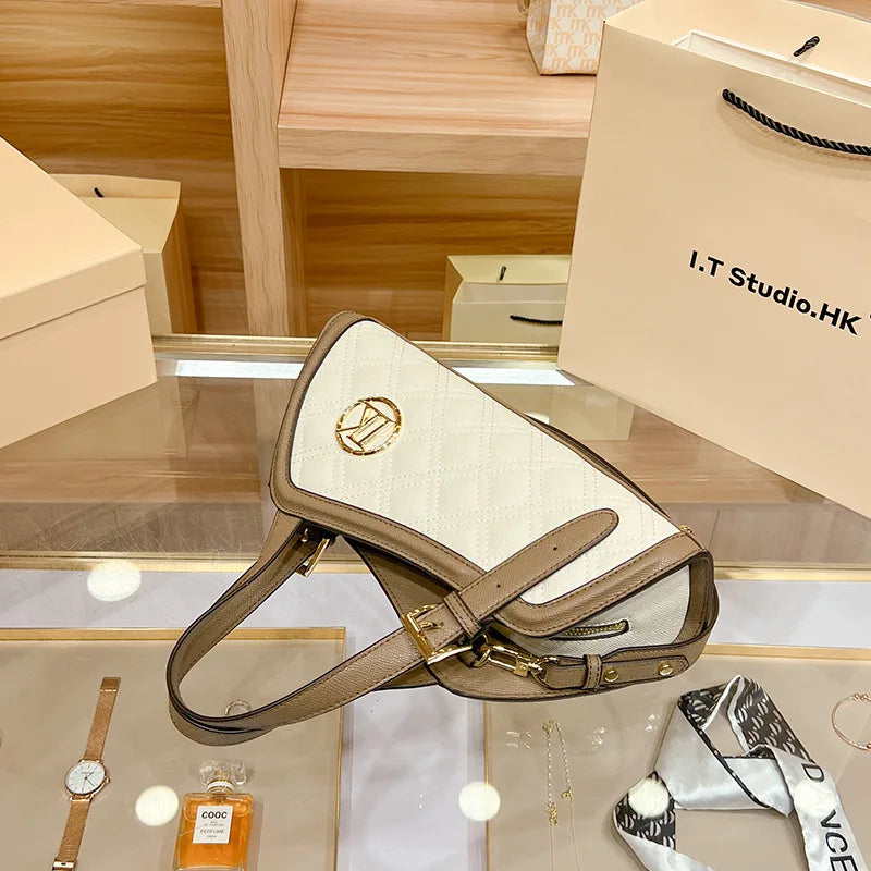 Luxury Women’s Handbag – Elegant & Timeless