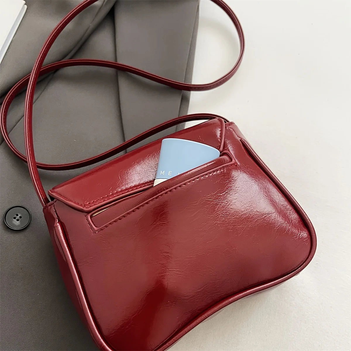 Minimalist Crossbody Bag – Chic Everyday Style