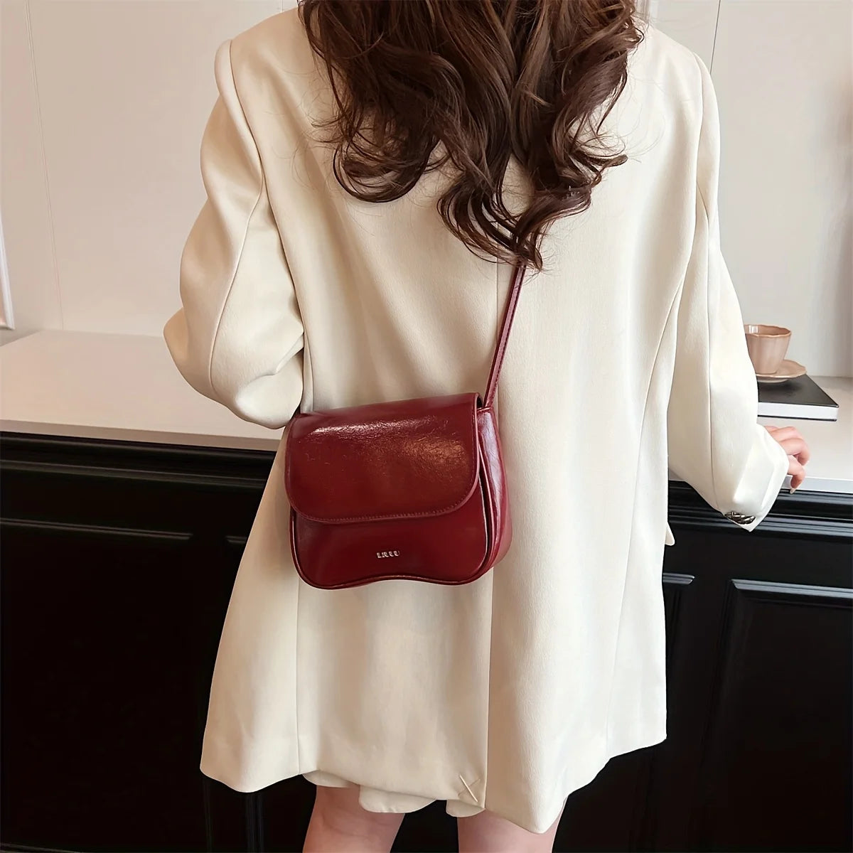 Minimalist Crossbody Bag – Chic Everyday Style