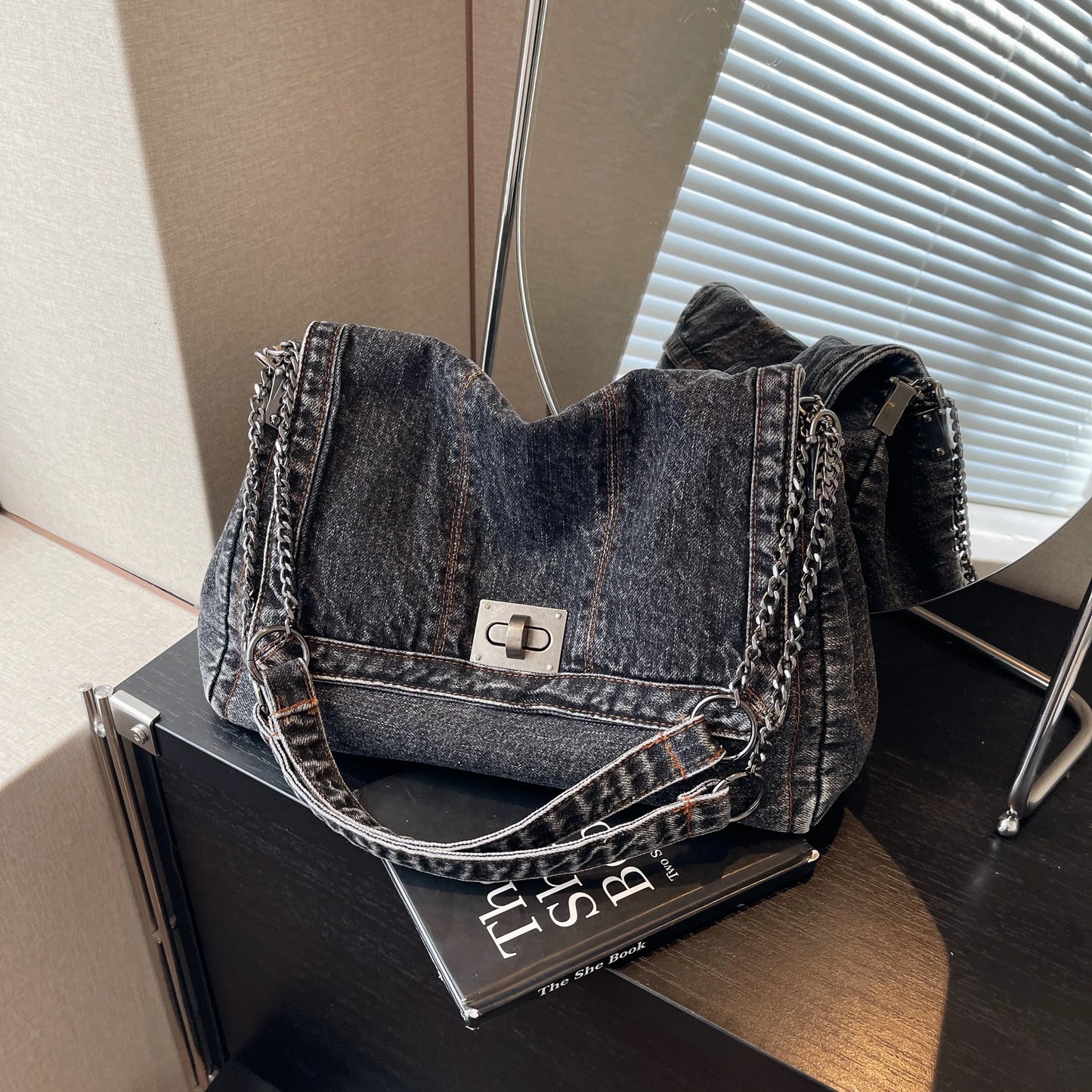 Denim Shoulder Bag – Trendy 2025
