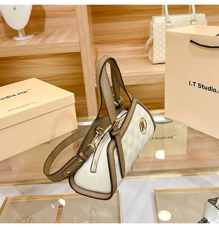 Luxury Women’s Handbag – Elegant & Timeless