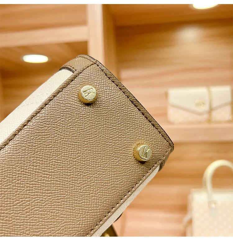 Luxury Women’s Handbag – Elegant & Timeless