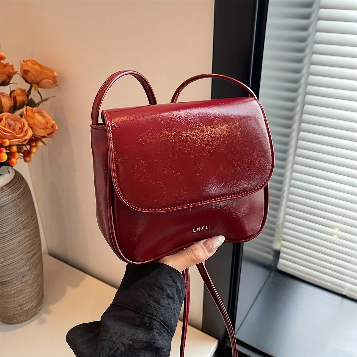 Minimalist Crossbody Bag – Chic Everyday Style