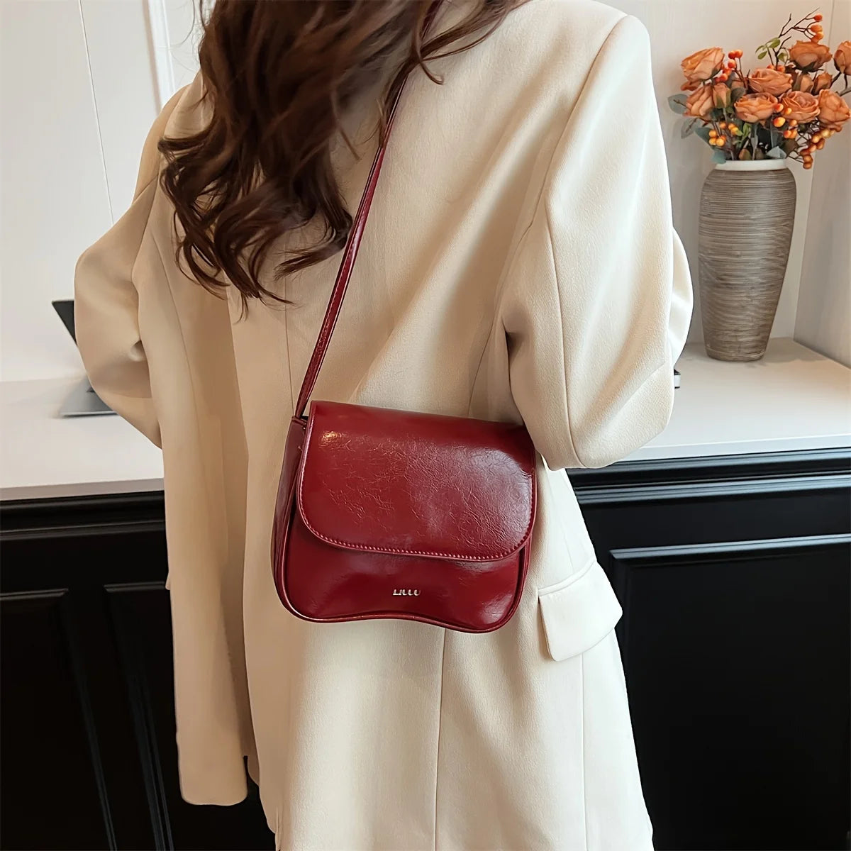 Minimalist Crossbody Bag – Chic Everyday Style