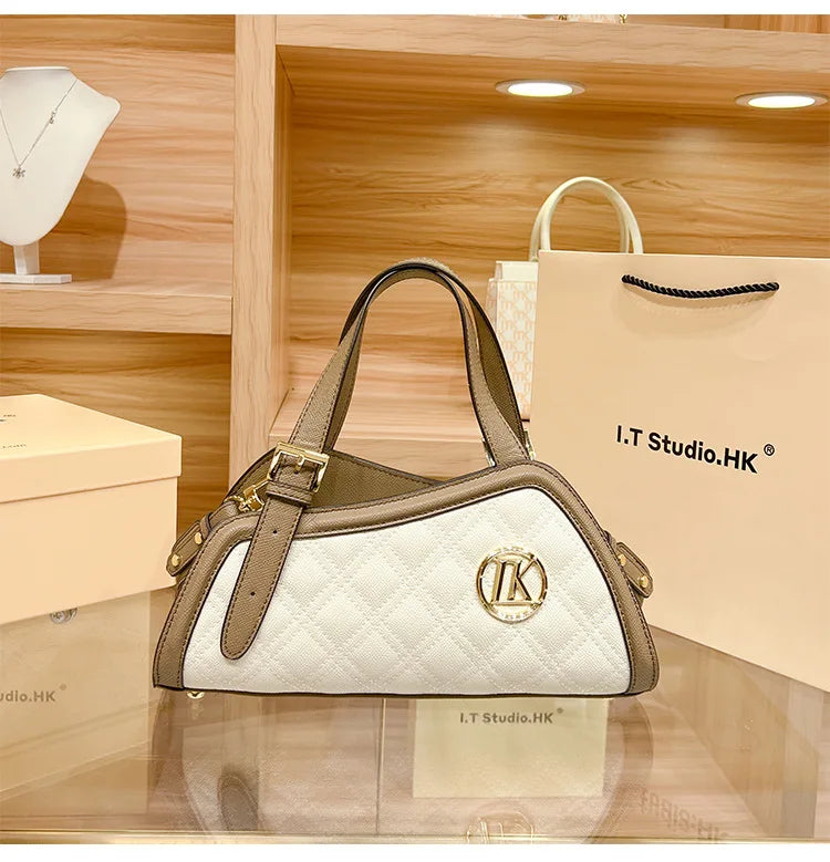 Luxury Women’s Handbag – Elegant & Timeless