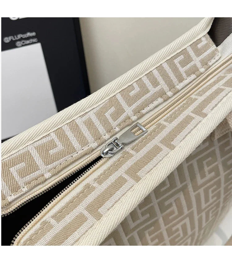 Elegant Ladies Tote Purse – Modern Design