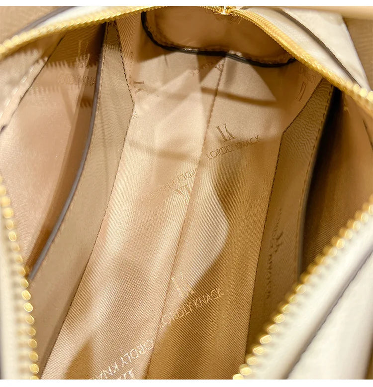 Luxury Women’s Handbag – Elegant & Timeless