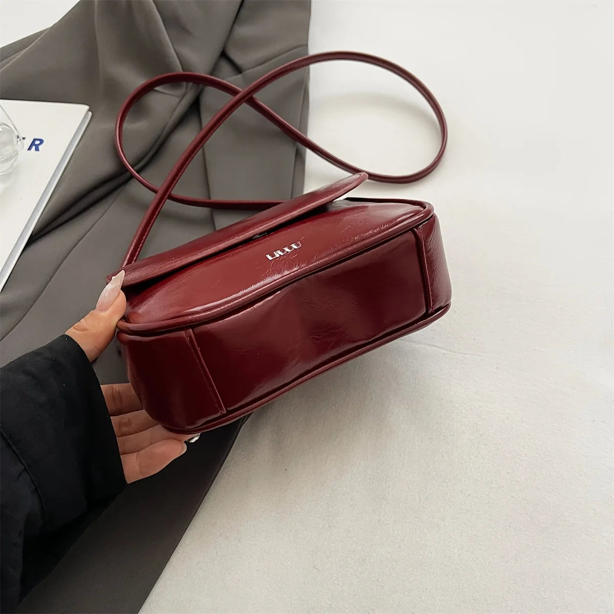 Minimalist Crossbody Bag – Chic Everyday Style